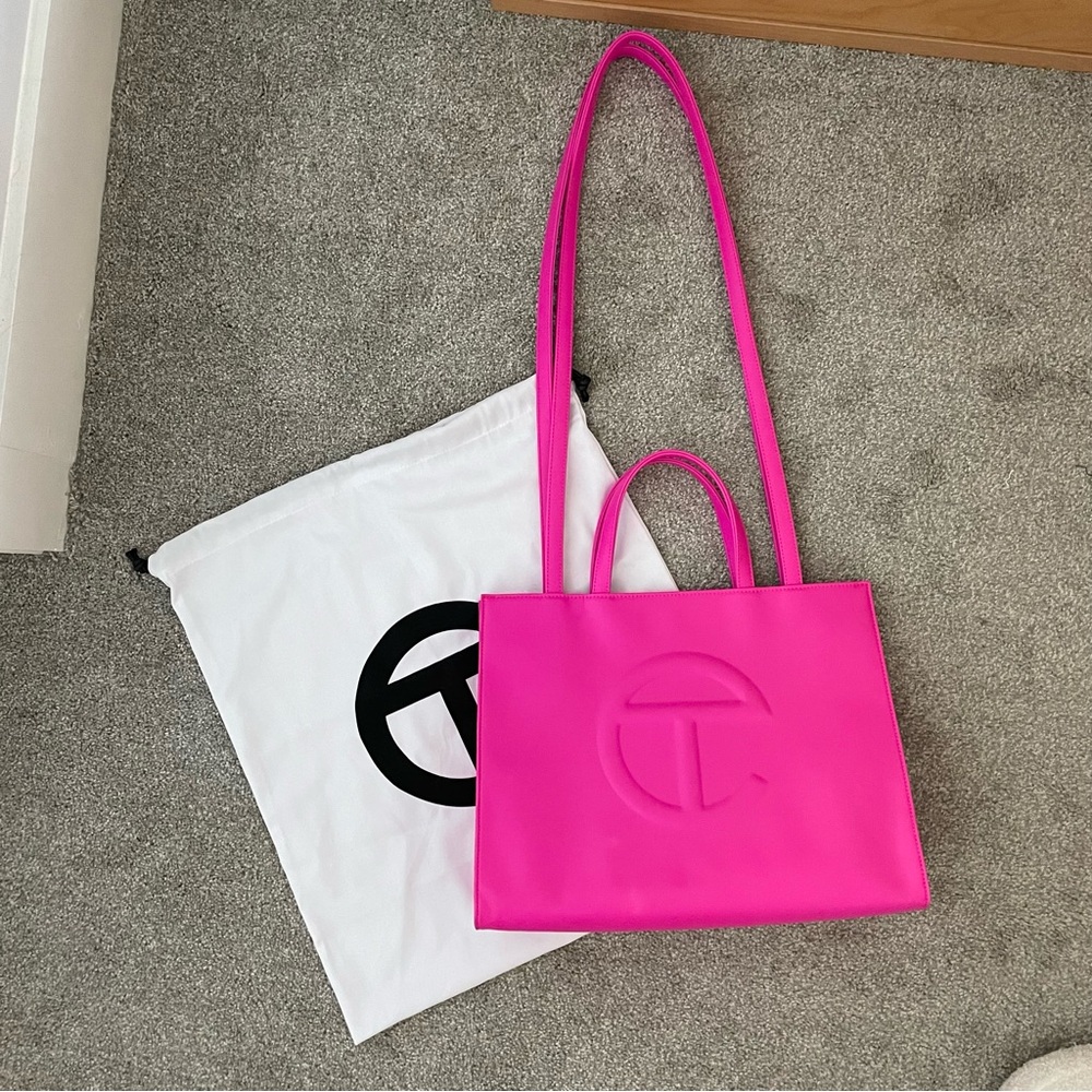 Medium Telfar shopping bag